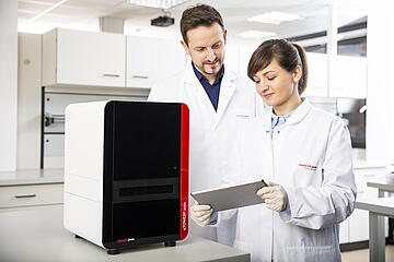 Two lab assistants in lab with qTOWER³ auto